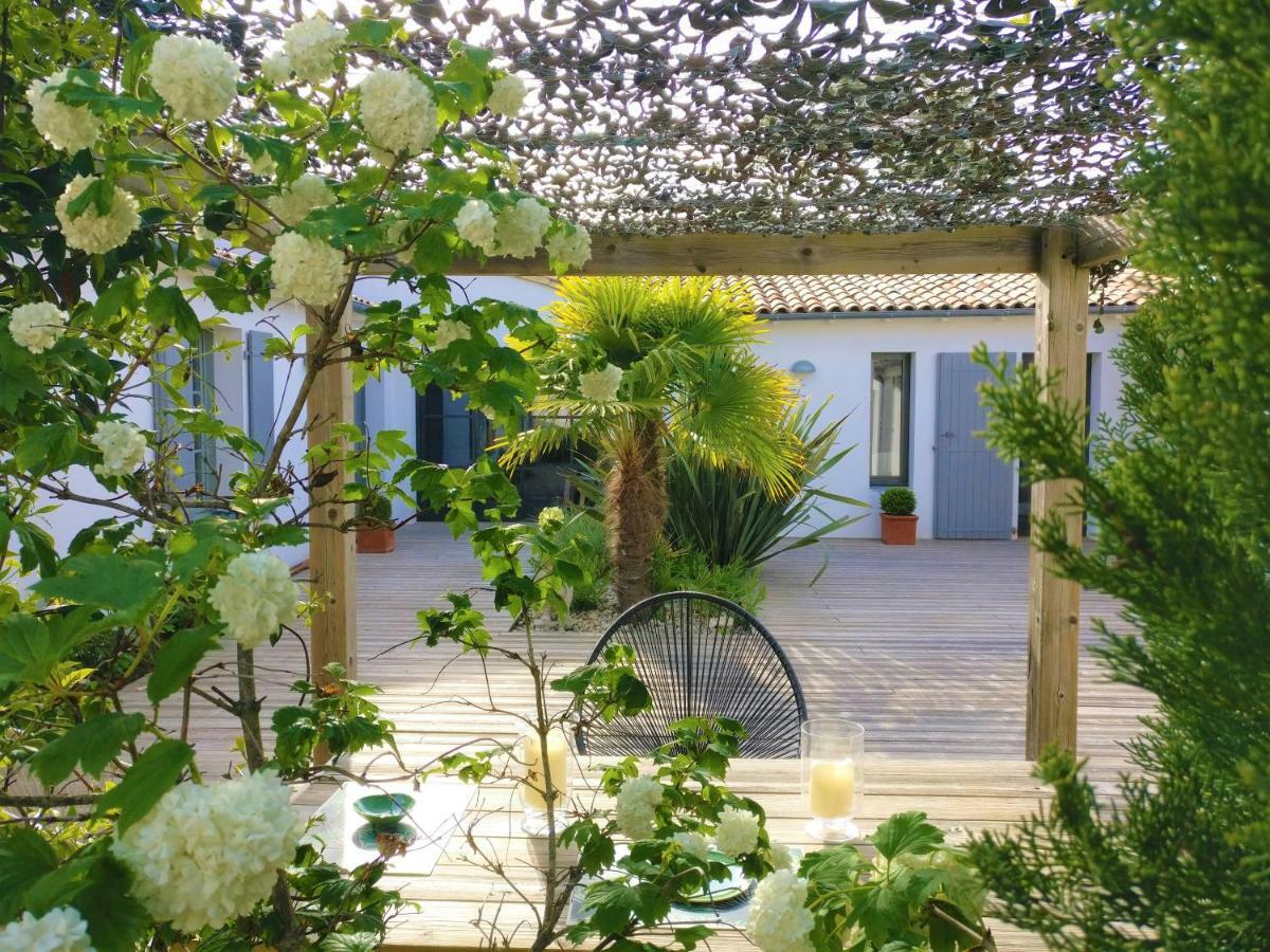 Derrière la plage : suite, patio et pergola Le Bois-Plage-en-Ré Esterno foto